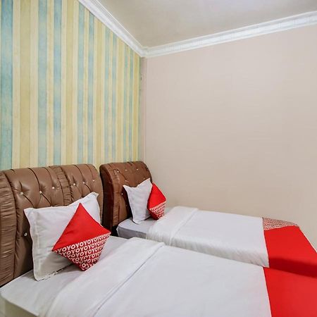 Oyo 3389 Sonya Homestay Syariah Tebing Tinggi Ngoại thất bức ảnh