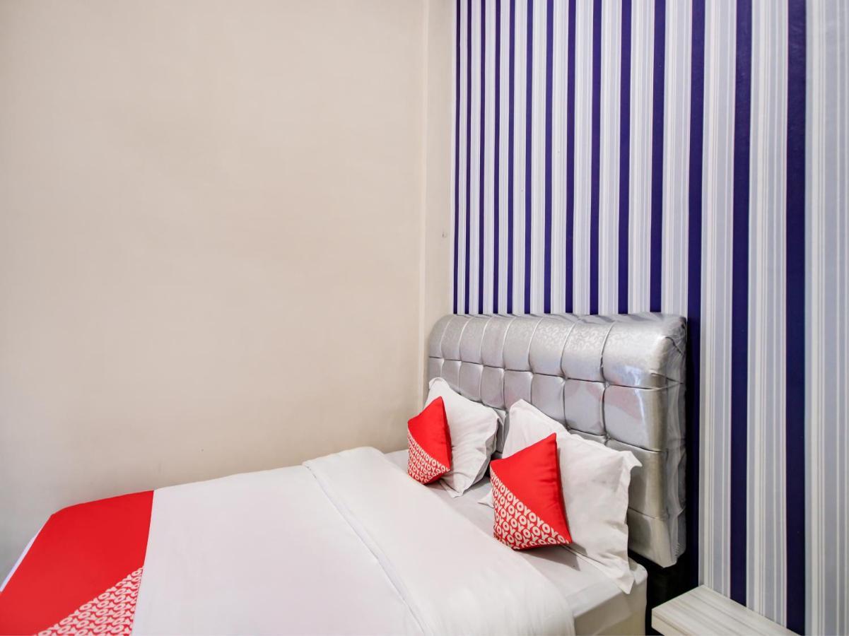 Oyo 3389 Sonya Homestay Syariah Tebing Tinggi Ngoại thất bức ảnh