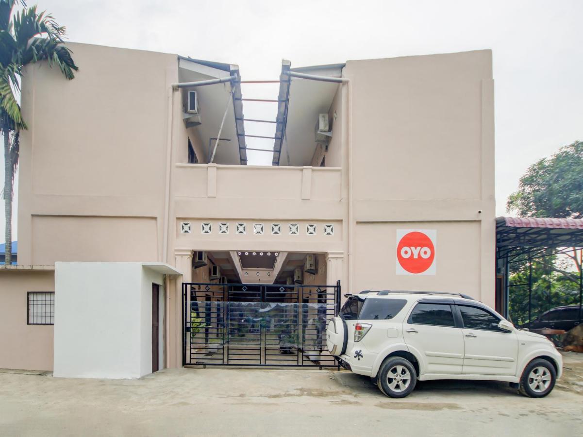 Oyo 3389 Sonya Homestay Syariah Tebing Tinggi Ngoại thất bức ảnh