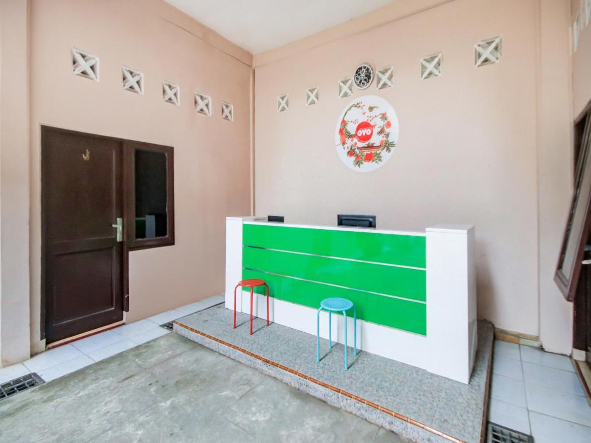 Oyo 3389 Sonya Homestay Syariah Tebing Tinggi Ngoại thất bức ảnh