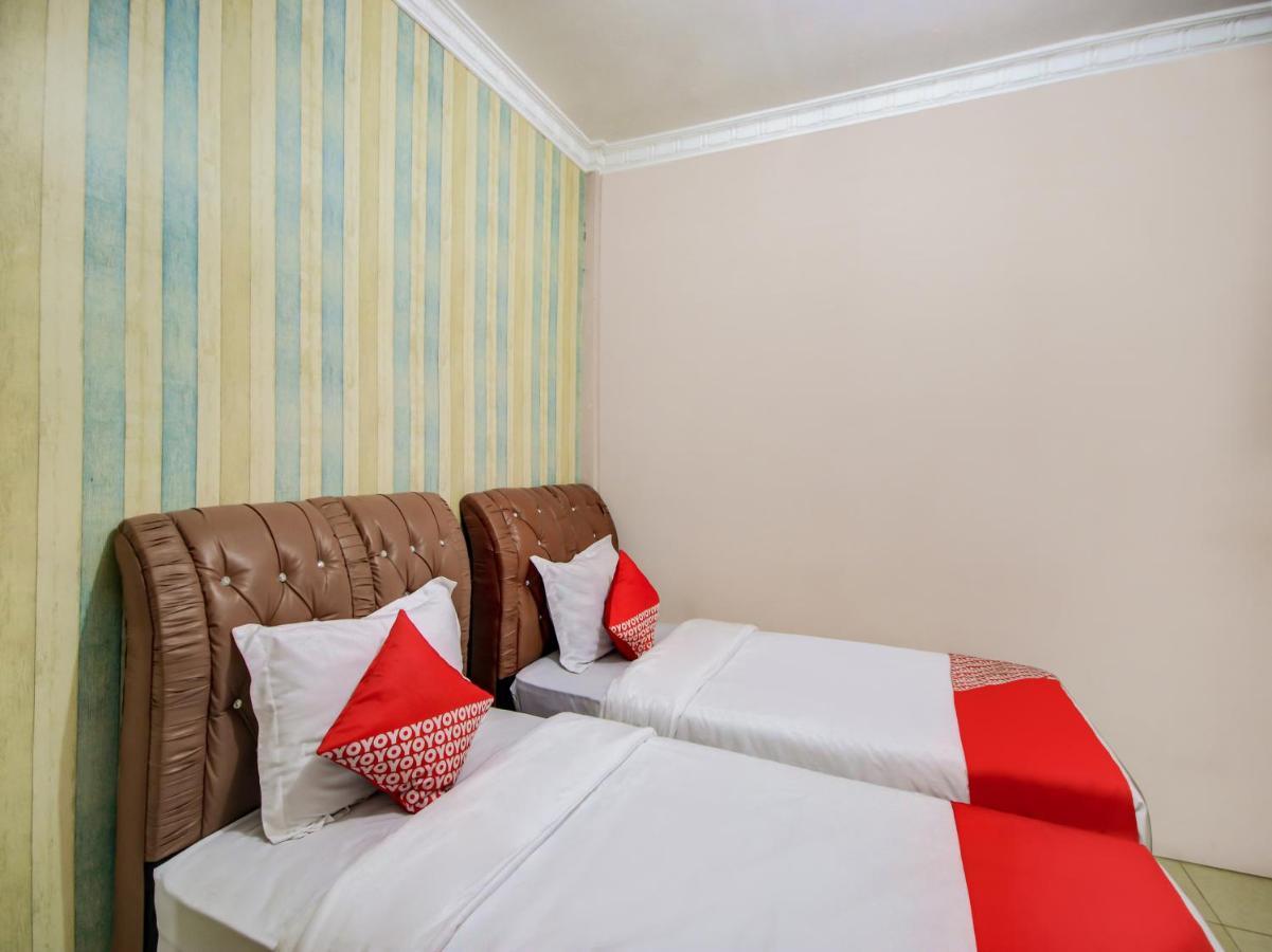 Oyo 3389 Sonya Homestay Syariah Tebing Tinggi Ngoại thất bức ảnh